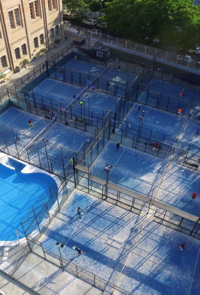 The otdoors facilities at the Sevilla Padel Experience
